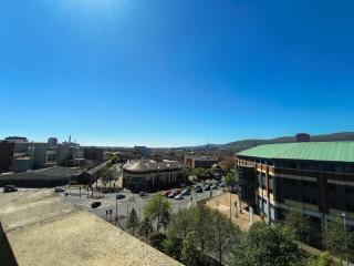 Bright City Centre Apartment & Stunning Views - 1