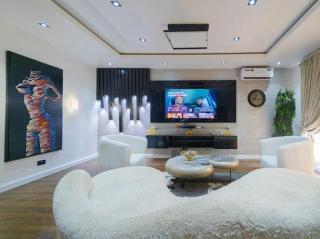 Qiqi 3 bedroom duplex with balcony, 24hrs light, WiFi, DSTV, Netflix, Beside Richmond Estate, Rowland Court, Ikate, Lekki - 1