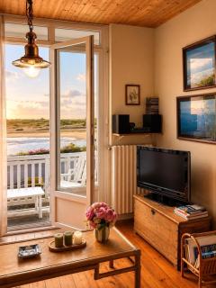 EGOA Charming House Facing Carteret Harbour - 9