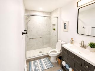 Hyannis Waterfront Cape retreat - 8