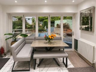 Detached Bungalow Private Hot Tub With Log Burner - 5