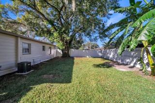 Sunny Plant City Retreat Private Yard - 6
