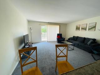 Large 2BR2BA Apartment Ideal for Long Stays - 4