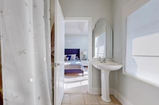 Luxury 3BR Retreat with Gym and Near Highway - 7