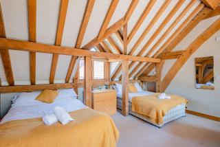 Cosy Studio with Patio Seating & Private Parking - 9