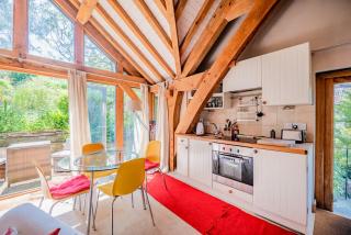 Cosy Studio with Patio Seating & Private Parking - 6