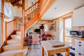Cosy Barn Conversion with Patio & Private Parking - 4