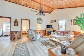 2 Mi to Lake Champlain! 4 Riverfront Cabins - 7