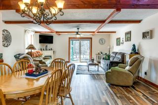 2 Mi to Lake Champlain! 4 Riverfront Cabins - 3
