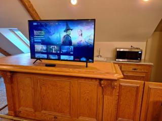 Large 4 Bdr 1 and half Baths with private Pool in Upscale Area - 1