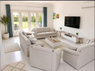 Chic Stays - Seaview 4BR Villa in Ghazala Bay - 0