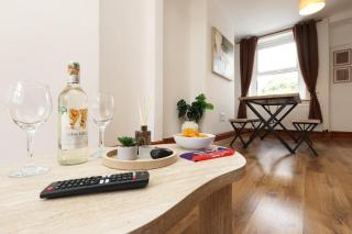 Modern 2BR Cardiff House Near City & Parking - 4