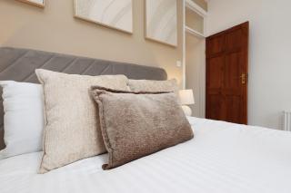 Modern 2BR Cardiff House Near City & Parking - 2