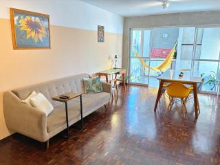 Apartamento três quartos Juvevê com charme e sossego 110 m2 e garagem Domo Hospedagem - 0