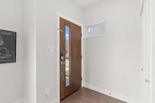 Beautiful Modern 3BR in the Grove ABODEbucks - 9