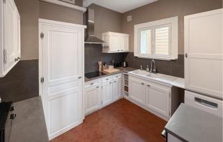 Gorgeous Home In Villespassans - 8