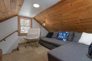 Peaceful 3 bedroom cabin with 4 beds in charming Montgomery minutes to Jay Peak! - 4
