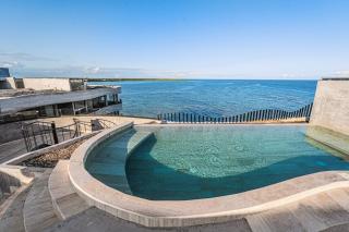 Beachfront 3BR Penthouse w Private Pool Hot Tub & Gym - 3