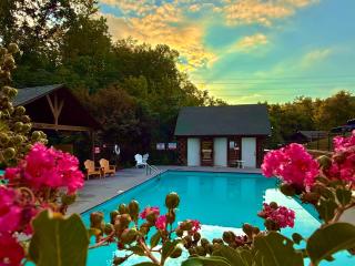 Charming Mountain Dream PrimeLocation Sleeps 8 - 9