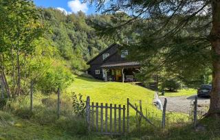 5 Bedroom Amazing Home In Matre - 9