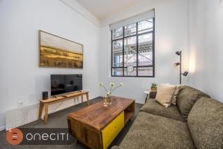 Central 1BR with Character on Queen St - 9