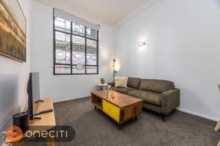 Central 1BR with Character on Queen St - 8