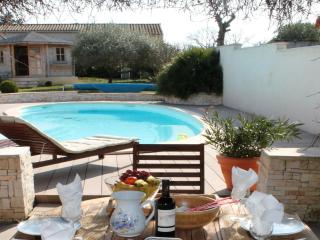Villa in Languedoc with Pool near Historic Cities - 4