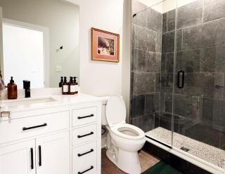1500 Sq ft Space 2 Bed 2 Bath Large Kitchen - 5
