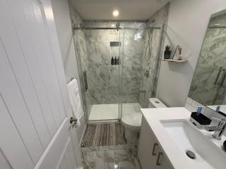 Charming 1Bd Basement Suite with Private Entrance - 9
