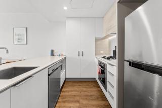 9th Floor Brisbane Retreat - River Views with parking - 3