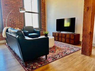 Brick and Bed - City Views on the Riverfront, H401 - 7