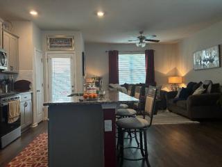 3BR Townhouse 3 min to I-20, exit 11 - 8