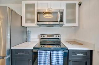 Walk to Sand in 2 Mins Beach Home w Patio & Grill - 7