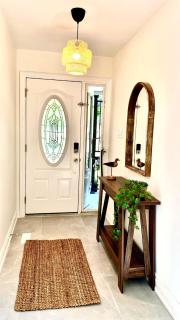 Modern Luxury Spacious 3 Bedrooms- Indoor Parking - 2