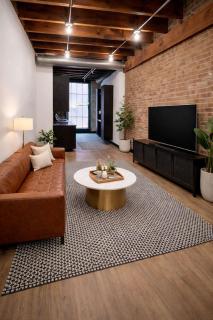 Brick and Bed - Riverfront Loft - Walk to Arch - 4