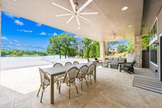 KC's Only Lake House w Dock and Sport Court! - 6