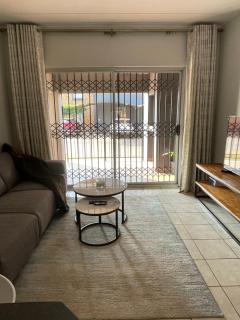 cozy & private 2-bedroom groundfloor apartment - 7