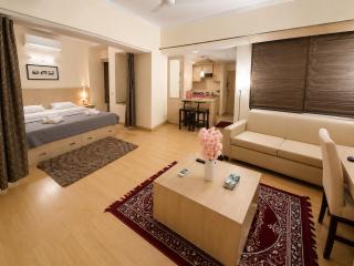 Bella Nest-Cozy Studio Apartment-Near Noida Sec62 - 1