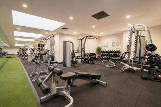 2BR CBD Zen Retreat - Pool, Gym & Free Parking - 6