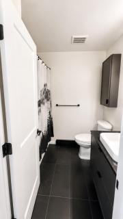 Mountain Views - Ocean Glimpses - Near Victoria - 2BR suite - 6