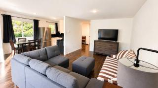 Mountain Views - Ocean Glimpses - Near Victoria - 2BR suite - 3