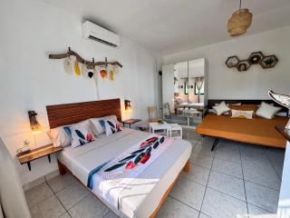 Brentom Beach House - 2