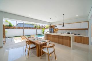 Sofia Villas - Quiet Pool Escape with Spacious Sundeck in Prime Location - 7