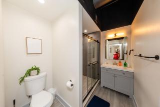 Luxury 6BR Suite Prime South Loop Perfect Location for Families or Groups Near Soldier Field, Museum Campus & McCormick Place - 6