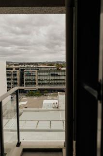 Newcastle Apartment Near Interchange w Pool, Gym & Parking - 9