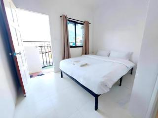 NEWHI B Patong Beach - 0