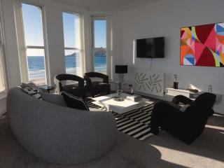 Belavista spacious Douglas apartment with stunning sea views - 5