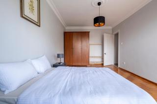 Spacious 4-Bedroom Family Apartment in a Serviced Building - Central Location, Elevator & 2 Bathrooms - 7