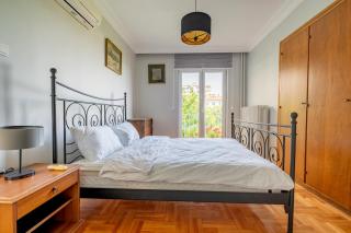 Spacious 4-Bedroom Family Apartment in a Serviced Building - Central Location, Elevator & 2 Bathrooms - 5