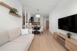Stylowy Apartament na 17 Piętrze z Klimatyzacją i Miejscem Parkingowym we Wrocławiu by Noclegi Renters - 7